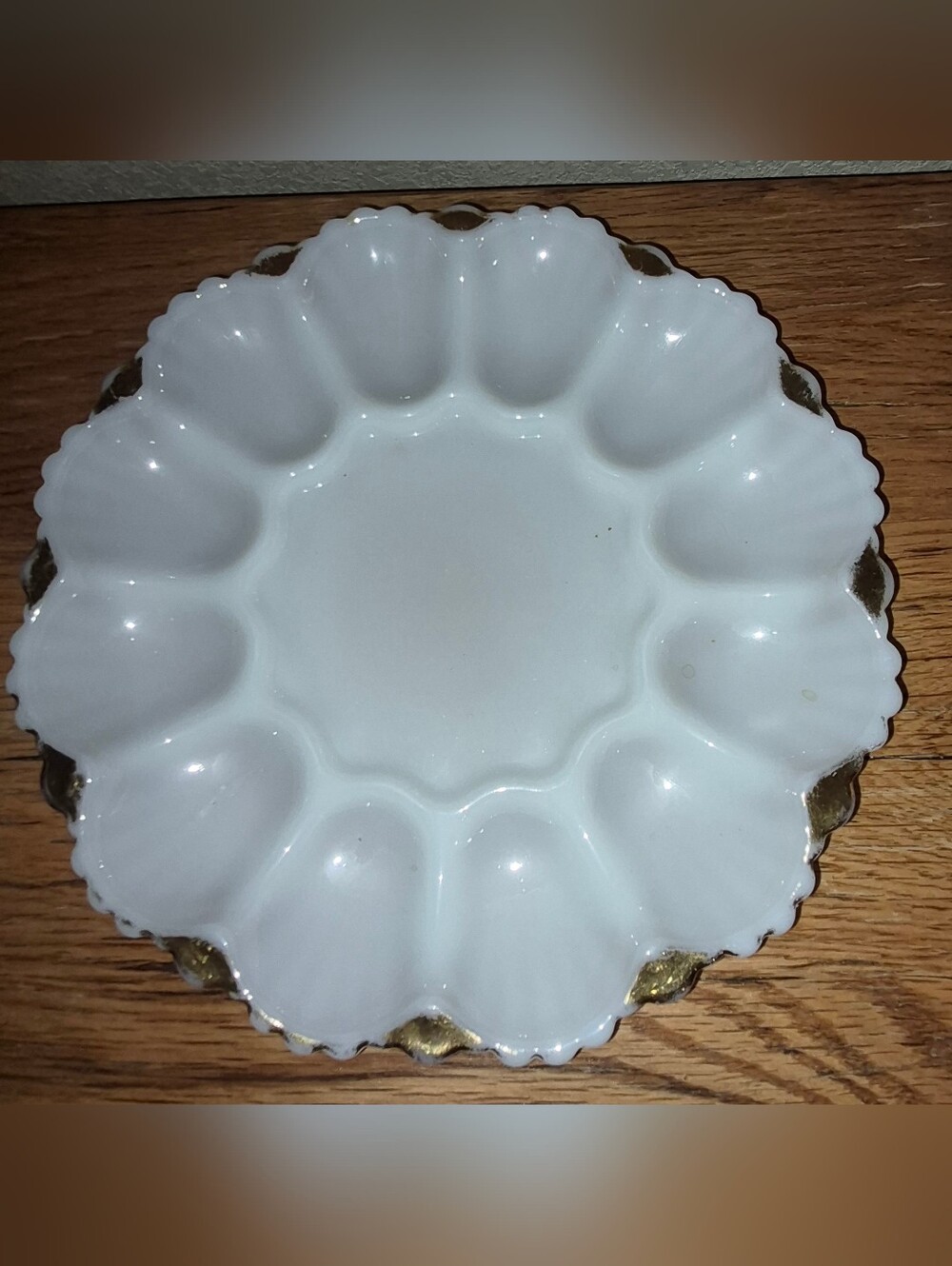 ANCHOR HOCKING ~ DEVILED EGG PLATE ~ MILK GLASS / HEAVY GOLD TRIM